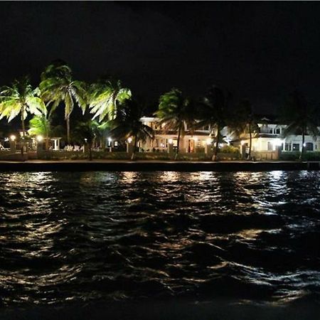 Отель Isla Bonita Yacht Club Сан-Педро Экстерьер фото