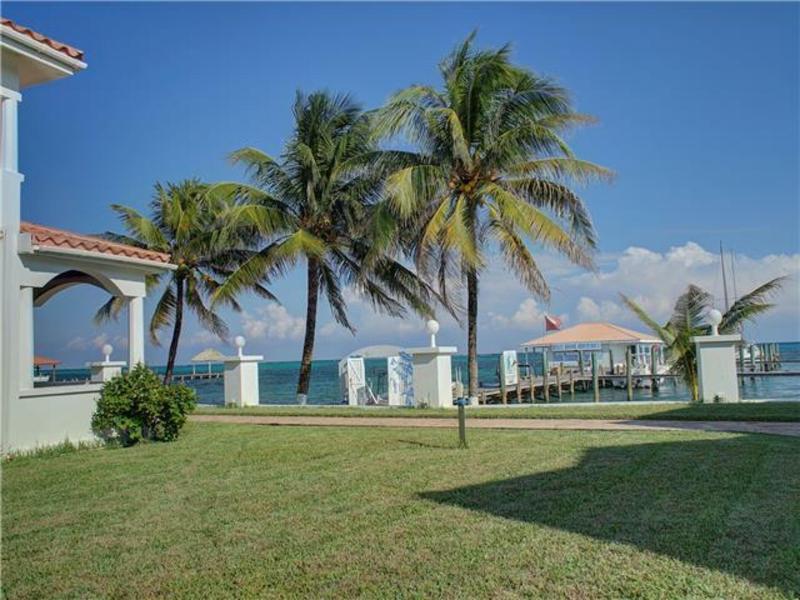 Отель Isla Bonita Yacht Club Сан-Педро Экстерьер фото