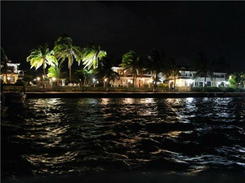 Отель Isla Bonita Yacht Club Сан-Педро Экстерьер фото