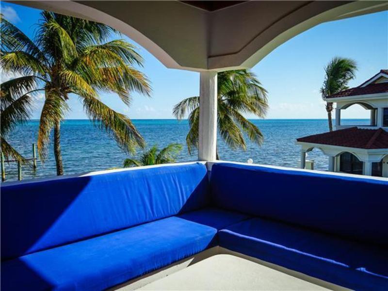 Отель Isla Bonita Yacht Club Сан-Педро Экстерьер фото